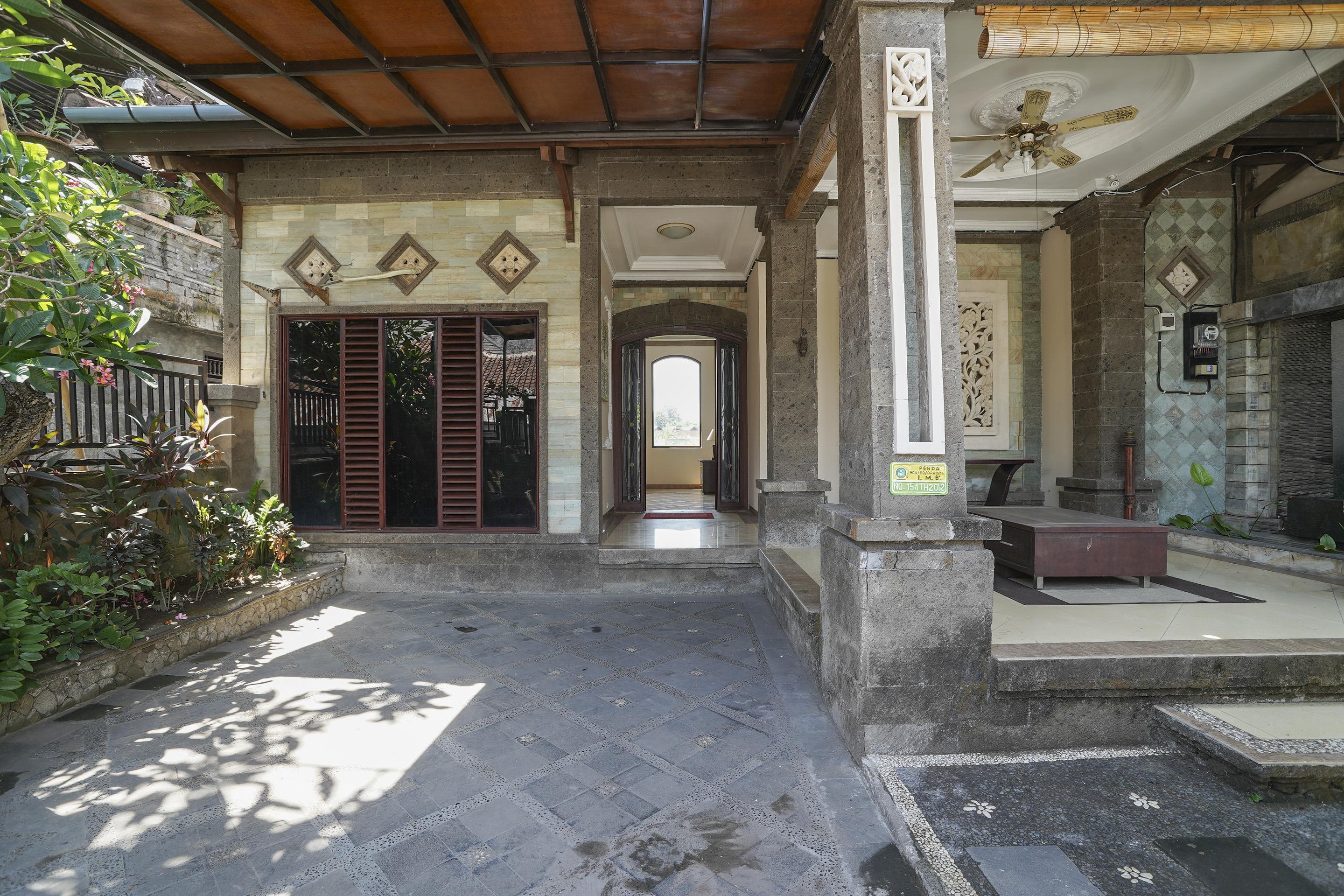 Oyo 2321 Griya Shanti Homestay Ketewel Exterior photo